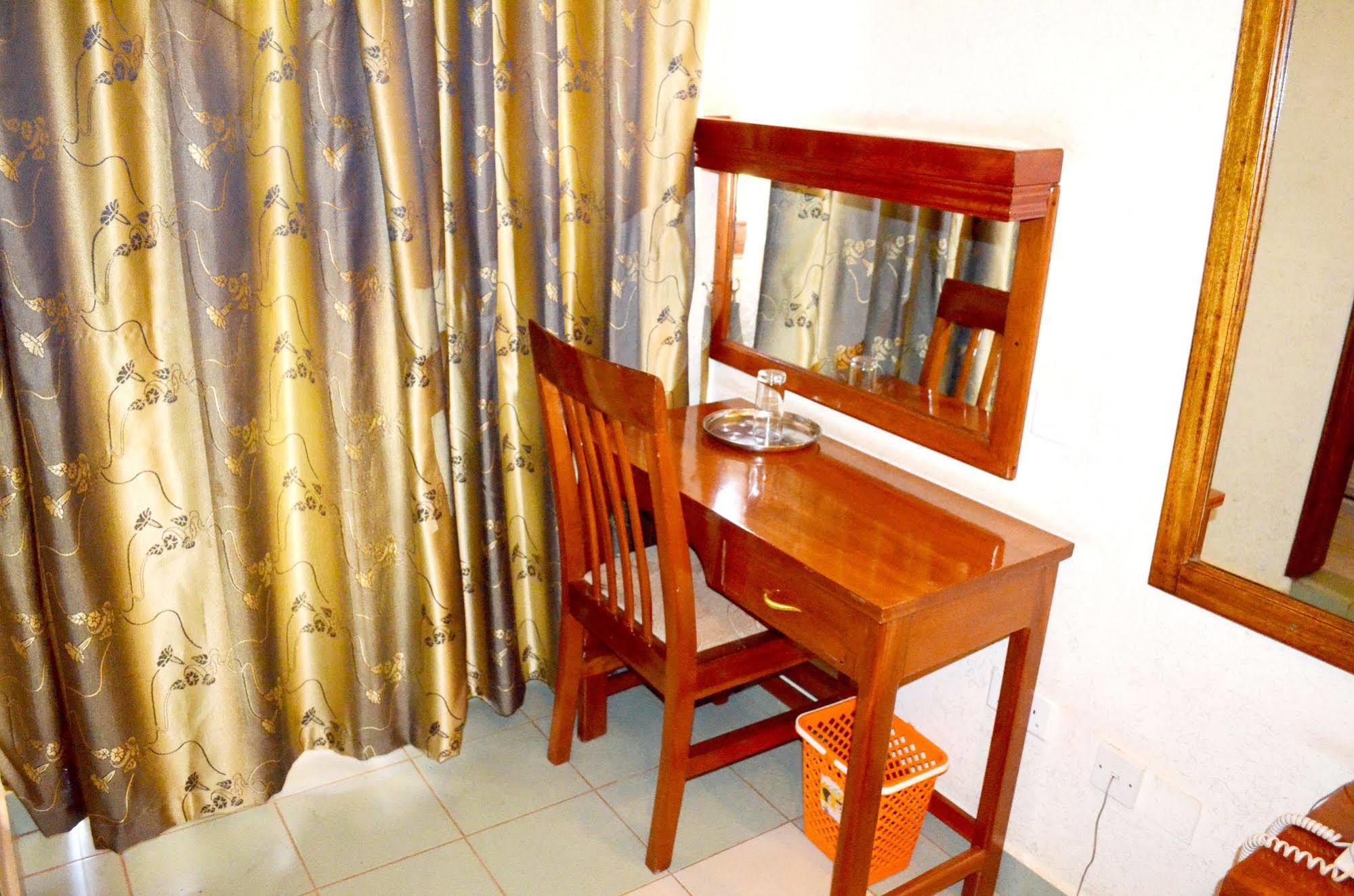 Hotel Areba Entebbe Zewnętrze zdjęcie