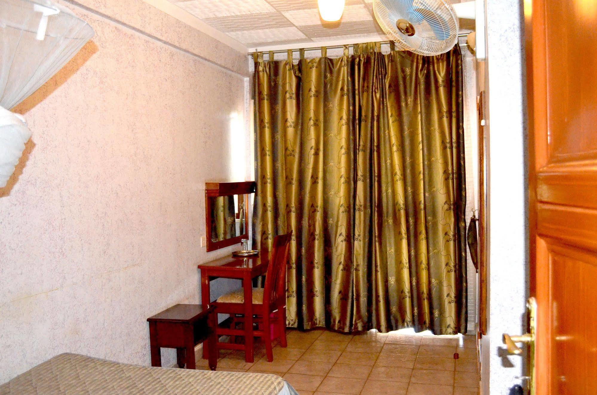 Hotel Areba Entebbe Zewnętrze zdjęcie